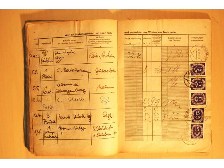 1945/80 (ca.), Posteinlieferungsbuch mit diversen Marken ab Bauten bis Heuss, dabei mehrfach 1 M. Frankaturen für "Stille Ver