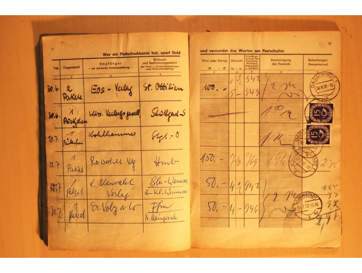 1945/80 (ca.), Posteinlieferungsbuch mit diversen Marken ab Bauten bis Heuss, dabei mehrfach 1 M. Frankaturen für "Stille Ver
