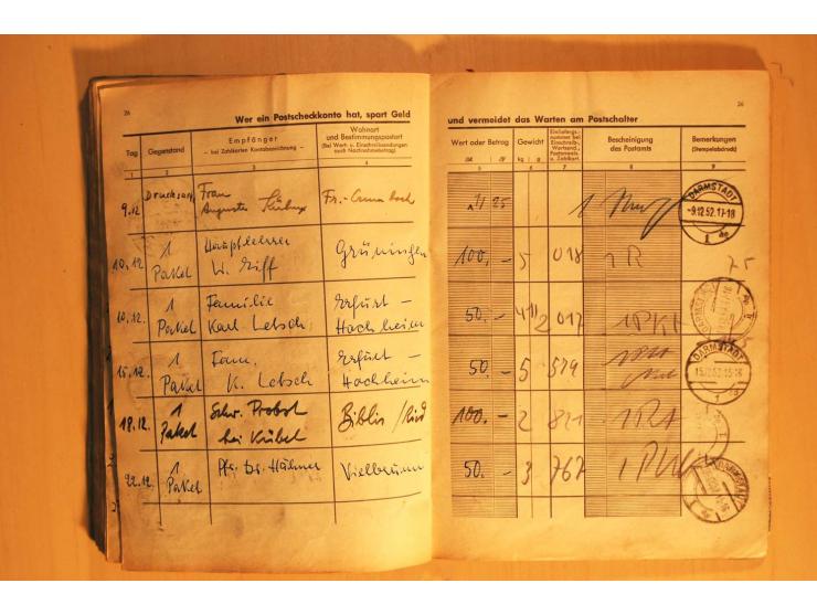 1945/80 (ca.), Posteinlieferungsbuch mit diversen Marken ab Bauten bis Heuss, dabei mehrfach 1 M. Frankaturen für "Stille Ver