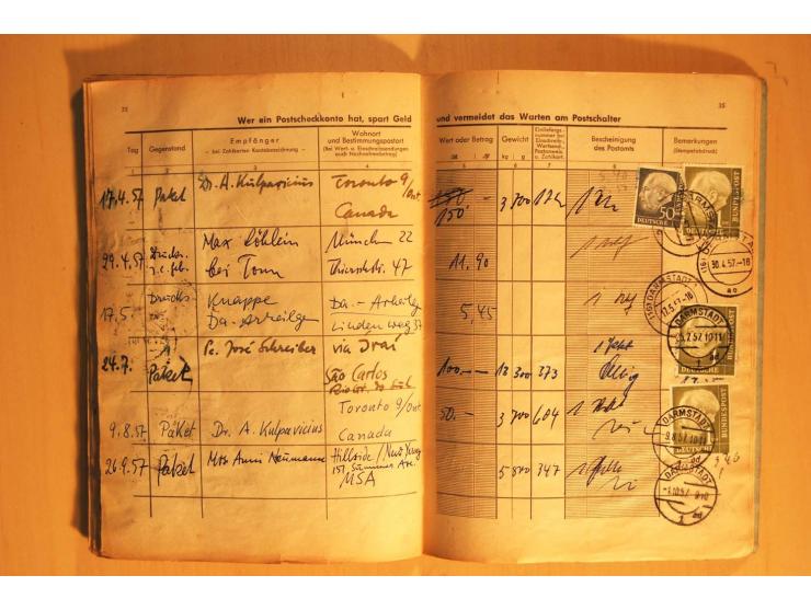 1945/80 (ca.), Posteinlieferungsbuch mit diversen Marken ab Bauten bis Heuss, dabei mehrfach 1 M. Frankaturen für "Stille Ver
