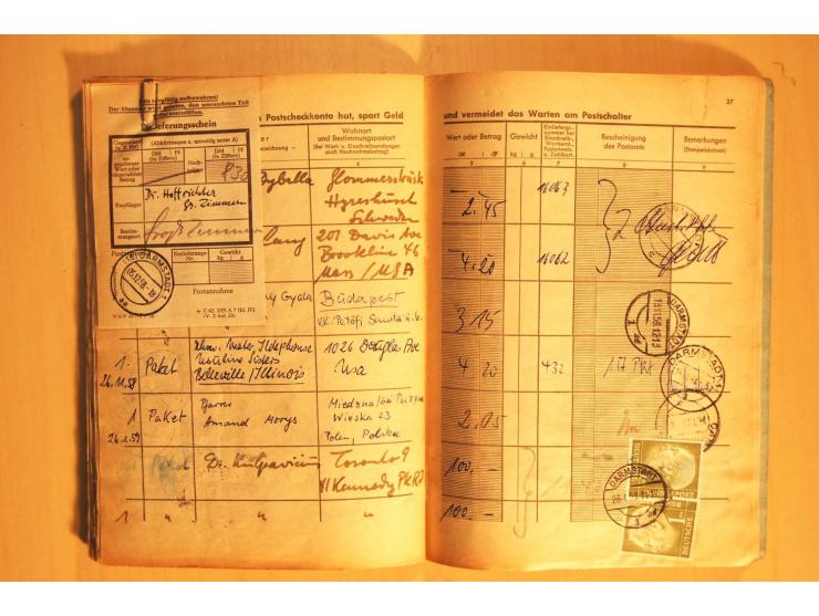 1945/80 (ca.), Posteinlieferungsbuch mit diversen Marken ab Bauten bis Heuss, dabei mehrfach 1 M. Frankaturen für "Stille Ver