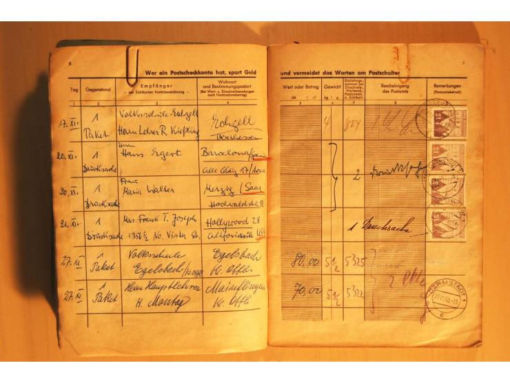 1945/80 (ca.), Posteinlieferungsbuch mit diversen Marken ab Bauten bis Heuss, dabei mehrfach 1 M. Frankaturen für "Stille Ver
