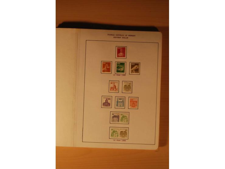 1946/91, ungebrauchte/postfrische und gestempelte Sammlung, dabei Bund und Berlin vielfach mit den frühen Ausgaben, dazu bess