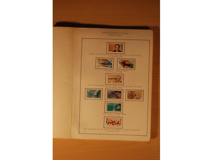 1946/91, ungebrauchte/postfrische und gestempelte Sammlung, dabei Bund und Berlin vielfach mit den frühen Ausgaben, dazu bess