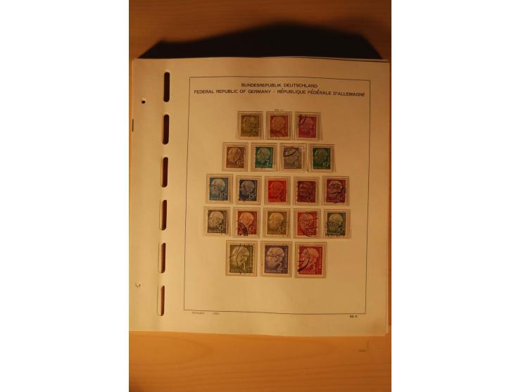 1946/91, ungebrauchte/postfrische und gestempelte Sammlung, dabei Bund und Berlin vielfach mit den frühen Ausgaben, dazu bess