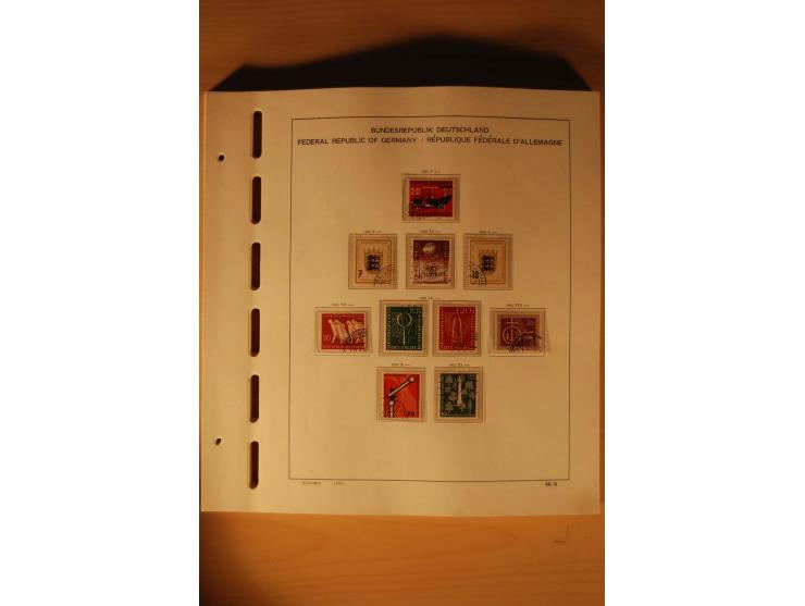 1946/91, ungebrauchte/postfrische und gestempelte Sammlung, dabei Bund und Berlin vielfach mit den frühen Ausgaben, dazu bess