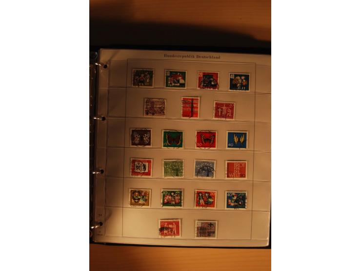 1946/91, ungebrauchte/postfrische und gestempelte Sammlung, dabei Bund und Berlin vielfach mit den frühen Ausgaben, dazu bess