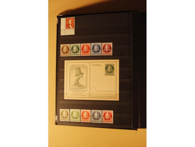 1948/82, kpl. postfrische Sammlung in guter Erhaltung, dabei Schwarz- und Rotaufdruck sowie Goethe, Währungsgeschädigte und B