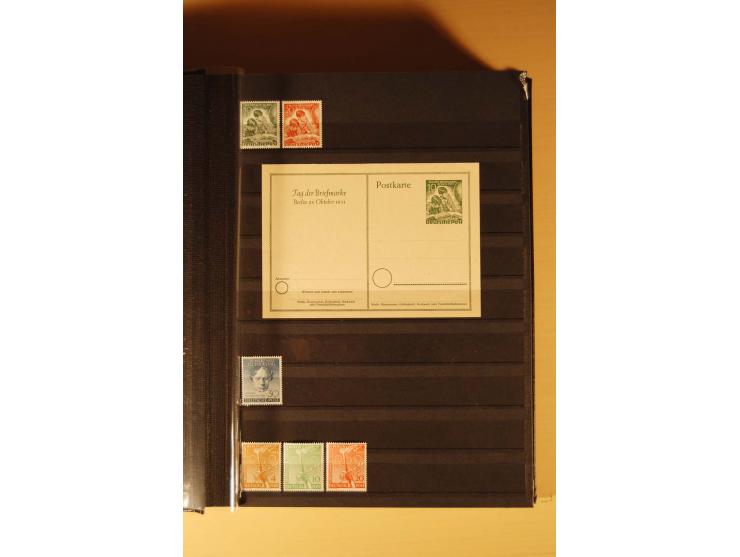 1948/82, kpl. postfrische Sammlung in guter Erhaltung, dabei Schwarz- und Rotaufdruck sowie Goethe, Währungsgeschädigte und B