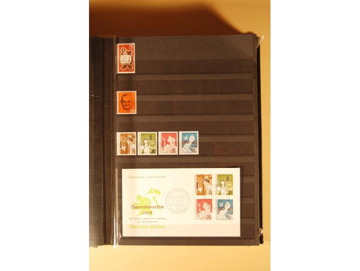 1948/82, kpl. postfrische Sammlung in guter Erhaltung, dabei Schwarz- und Rotaufdruck sowie Goethe, Währungsgeschädigte und B