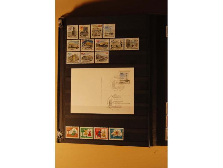 1948/82, kpl. postfrische Sammlung in guter Erhaltung, dabei Schwarz- und Rotaufdruck sowie Goethe, Währungsgeschädigte und B