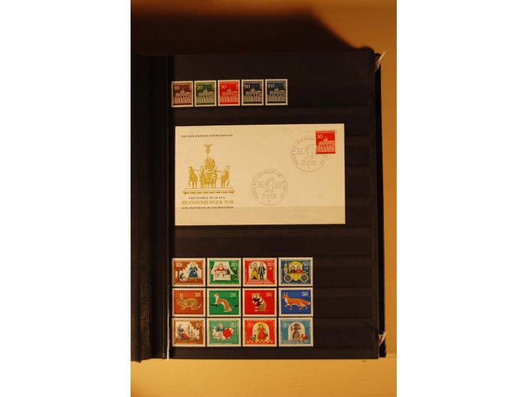 1948/82, kpl. postfrische Sammlung in guter Erhaltung, dabei Schwarz- und Rotaufdruck sowie Goethe, Währungsgeschädigte und B