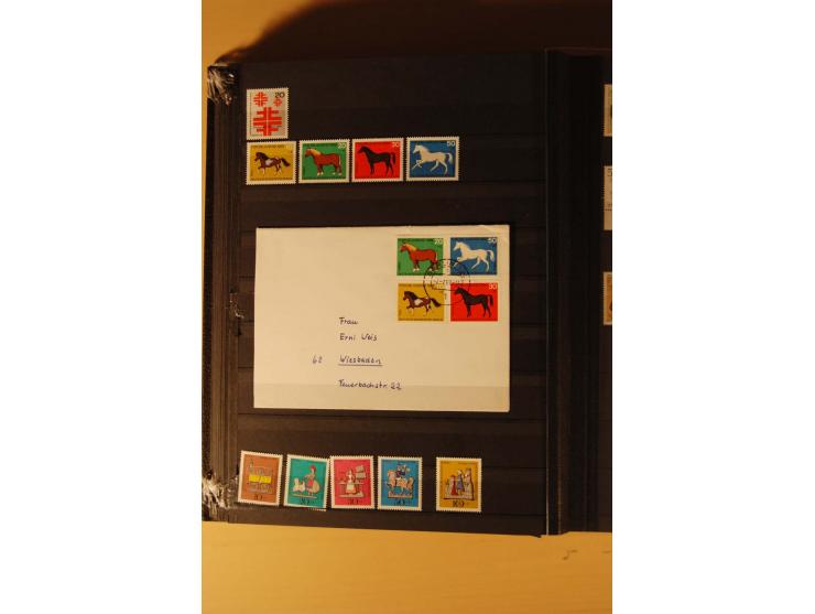 1948/82, kpl. postfrische Sammlung in guter Erhaltung, dabei Schwarz- und Rotaufdruck sowie Goethe, Währungsgeschädigte und B