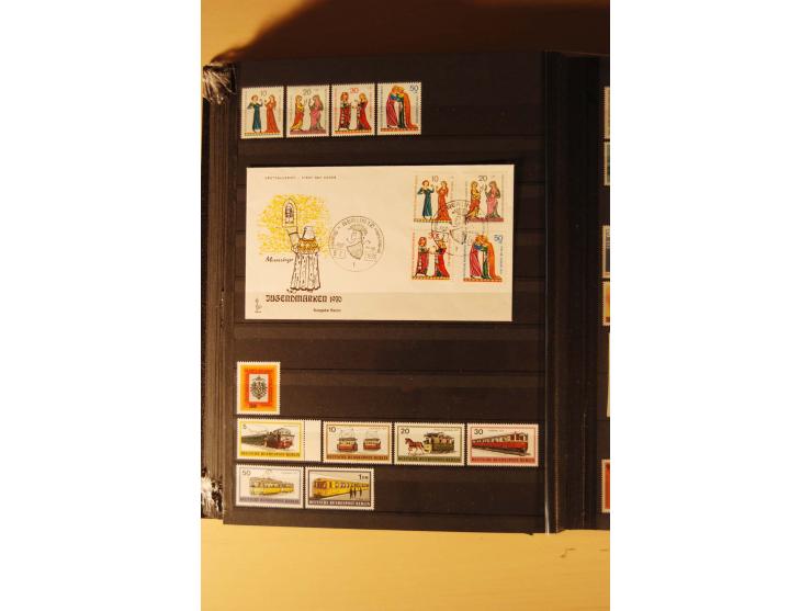 1948/82, kpl. postfrische Sammlung in guter Erhaltung, dabei Schwarz- und Rotaufdruck sowie Goethe, Währungsgeschädigte und B