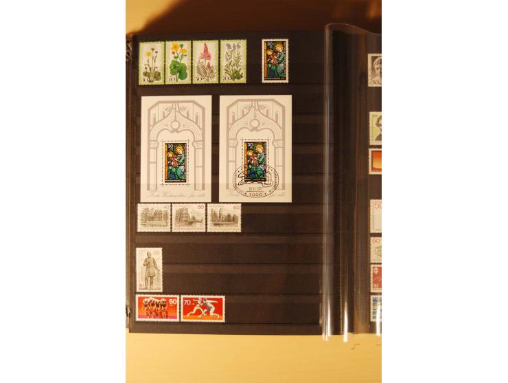 1948/82, kpl. postfrische Sammlung in guter Erhaltung, dabei Schwarz- und Rotaufdruck sowie Goethe, Währungsgeschädigte und B