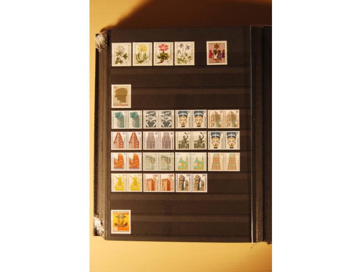 1948/82, kpl. postfrische Sammlung in guter Erhaltung, dabei Schwarz- und Rotaufdruck sowie Goethe, Währungsgeschädigte und B