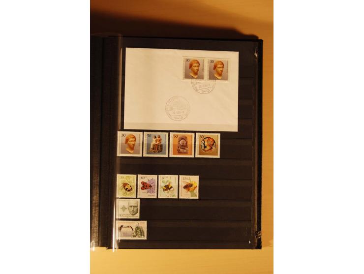 1948/82, kpl. postfrische Sammlung in guter Erhaltung, dabei Schwarz- und Rotaufdruck sowie Goethe, Währungsgeschädigte und B