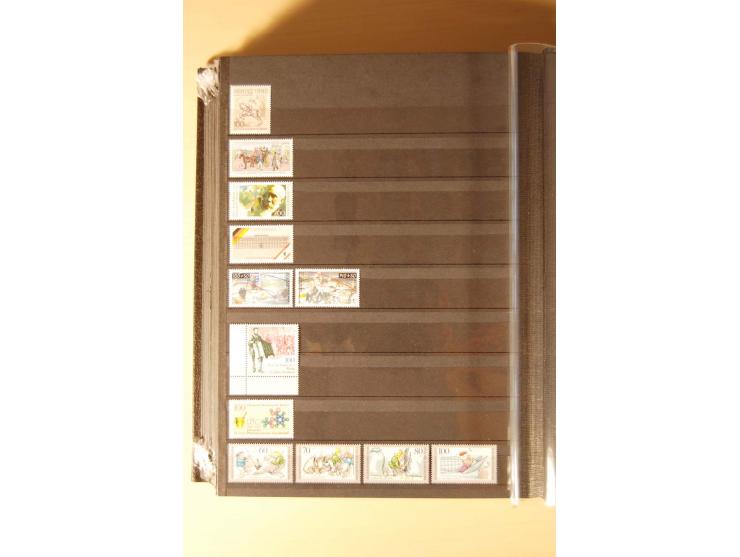 1948/82, kpl. postfrische Sammlung in guter Erhaltung, dabei Schwarz- und Rotaufdruck sowie Goethe, Währungsgeschädigte und B