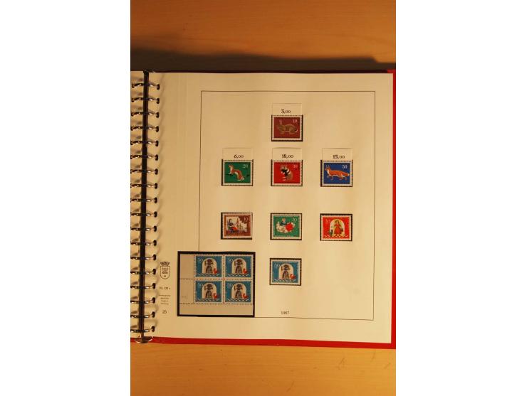 1948/90, postfrische Sammlung, bis auf wenige moderne kpl., anfangs wenige ungebraucht, dabei Besonderheiten wir Plattenfehle