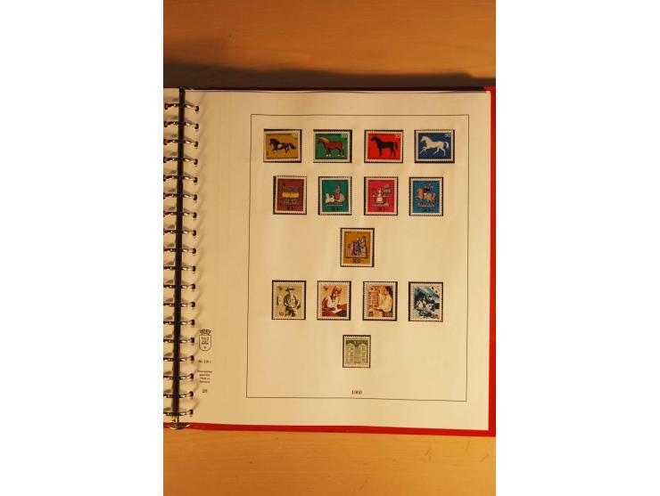 1948/90, postfrische Sammlung, bis auf wenige moderne kpl., anfangs wenige ungebraucht, dabei Besonderheiten wir Plattenfehle