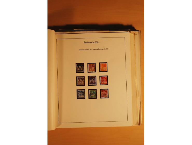 1948, Bauten Spezial-Posten mit angefangenen Plattierungen, Retuschen, Zähnungsvarianten etc., dazu Einsteckbuch mit postfris