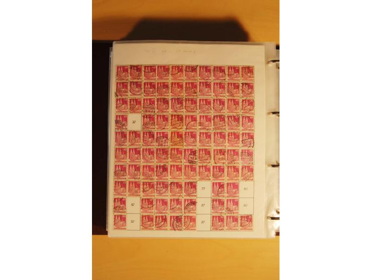 1948, Bauten Spezial-Posten mit angefangenen Plattierungen, Retuschen, Zähnungsvarianten etc., dazu Einsteckbuch mit postfris