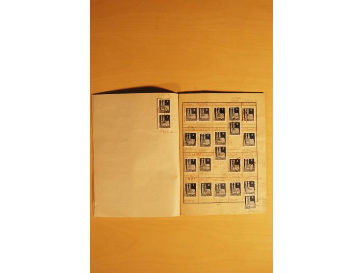 1948, Bauten Spezial-Posten mit angefangenen Plattierungen, Retuschen, Zähnungsvarianten etc., dazu Einsteckbuch mit postfris