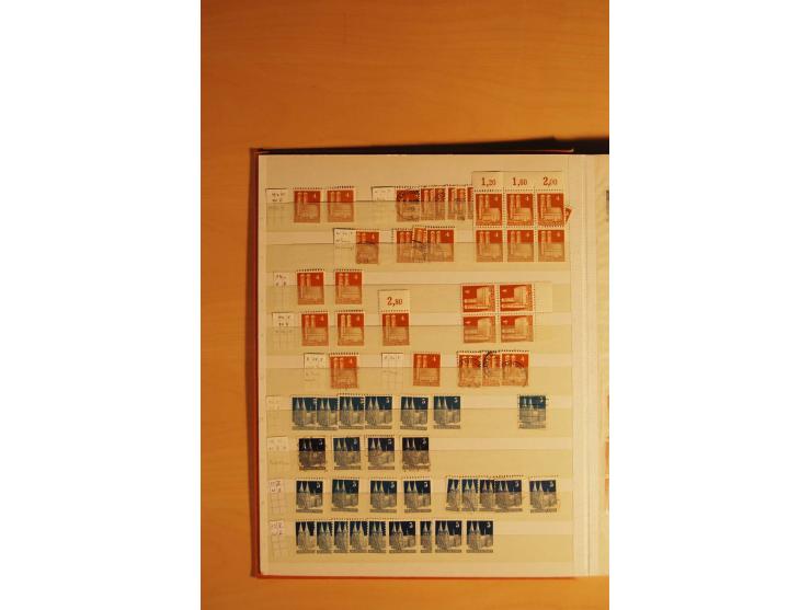 1948, Bauten Spezial-Posten mit angefangenen Plattierungen, Retuschen, Zähnungsvarianten etc., dazu Einsteckbuch mit postfris