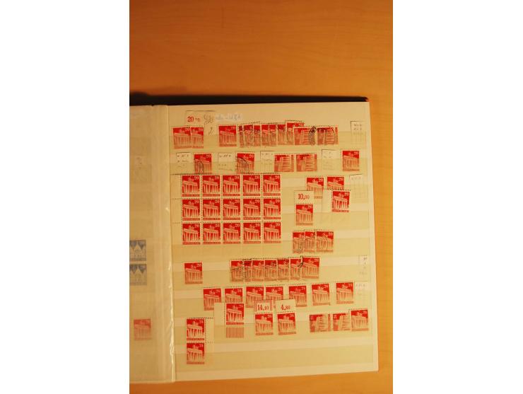 1948, Bauten Spezial-Posten mit angefangenen Plattierungen, Retuschen, Zähnungsvarianten etc., dazu Einsteckbuch mit postfris
