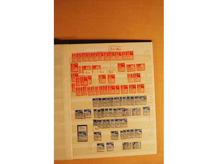 1948, Bauten Spezial-Posten mit angefangenen Plattierungen, Retuschen, Zähnungsvarianten etc., dazu Einsteckbuch mit postfris