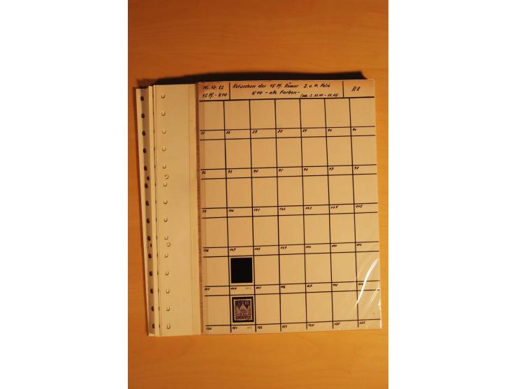 1948, Bauten Spezial-Posten mit angefangenen Plattierungen, Retuschen, Zähnungsvarianten etc., dazu Einsteckbuch mit postfris