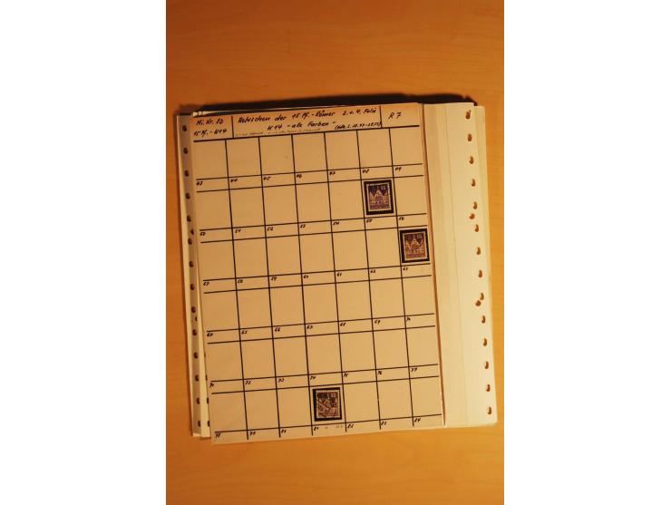 1948, Bauten Spezial-Posten mit angefangenen Plattierungen, Retuschen, Zähnungsvarianten etc., dazu Einsteckbuch mit postfris