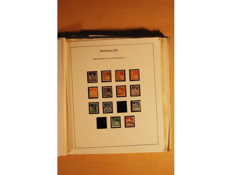 1948, Bauten Spezial-Posten mit angefangenen Plattierungen, Retuschen, Zähnungsvarianten etc., dazu Einsteckbuch mit postfris