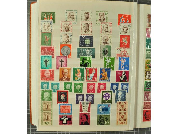 1849/1980 (ca.), umfangreiche Partie in4 großen Kartons, dabei Frankreich mit u.a. Mi.-Nr. 128-35 und Bl.3, viel UNO, USA, be