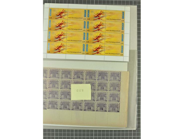 1900/80 (ca.), postfrische, ungebrauchte und gestempelte Partie mit viel interessantem Material, dabei Postsparbücher von Grö
