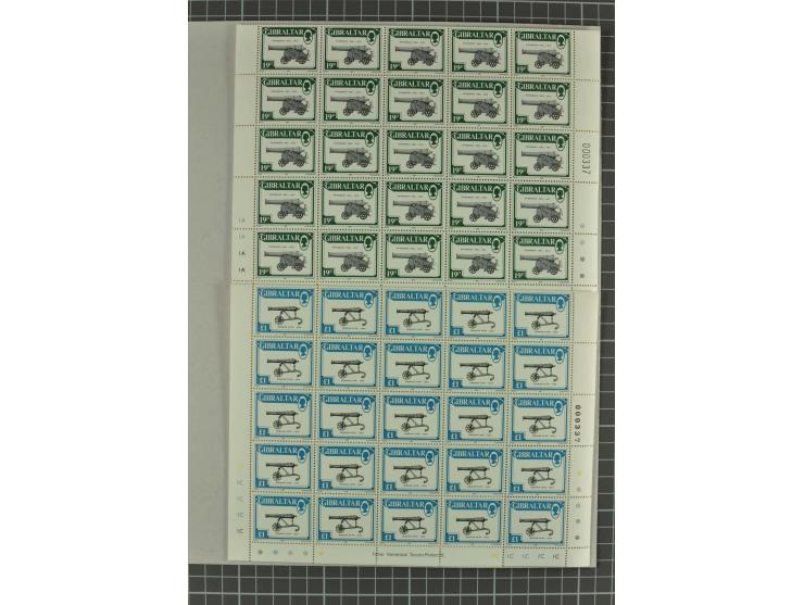 1900/80 (ca.), postfrische, ungebrauchte und gestempelte Partie mit viel interessantem Material, dabei Postsparbücher von Grö