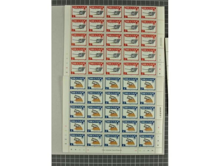1900/80 (ca.), postfrische, ungebrauchte und gestempelte Partie mit viel interessantem Material, dabei Postsparbücher von Grö
