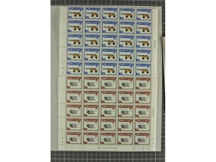 1900/80 (ca.), postfrische, ungebrauchte und gestempelte Partie mit viel interessantem Material, dabei Postsparbücher von Grö