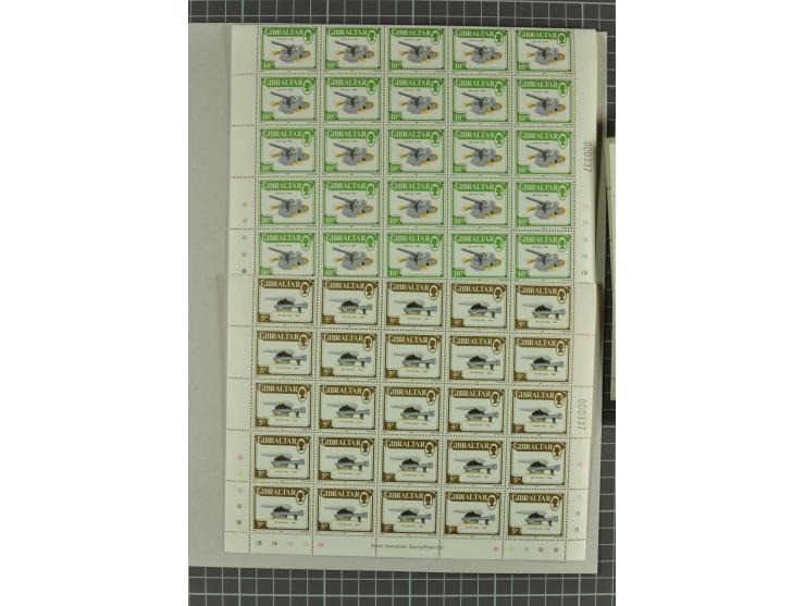 1900/80 (ca.), postfrische, ungebrauchte und gestempelte Partie mit viel interessantem Material, dabei Postsparbücher von Grö