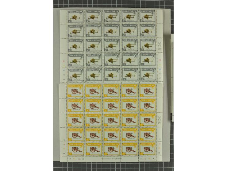 1900/80 (ca.), postfrische, ungebrauchte und gestempelte Partie mit viel interessantem Material, dabei Postsparbücher von Grö