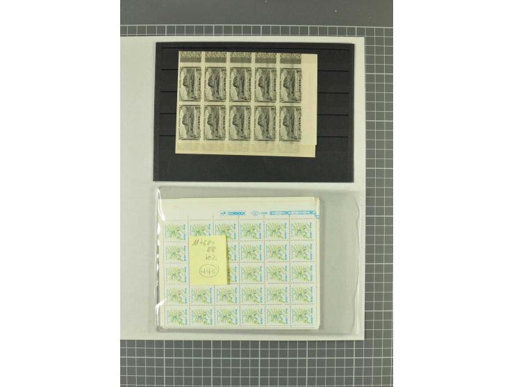 1900/80 (ca.), postfrische, ungebrauchte und gestempelte Partie mit viel interessantem Material, dabei Postsparbücher von Grö