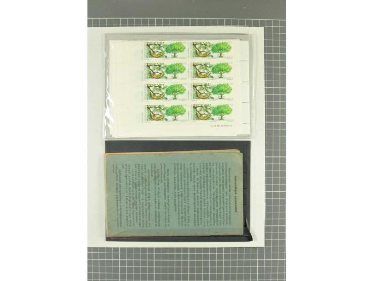 1900/80 (ca.), postfrische, ungebrauchte und gestempelte Partie mit viel interessantem Material, dabei Postsparbücher von Grö