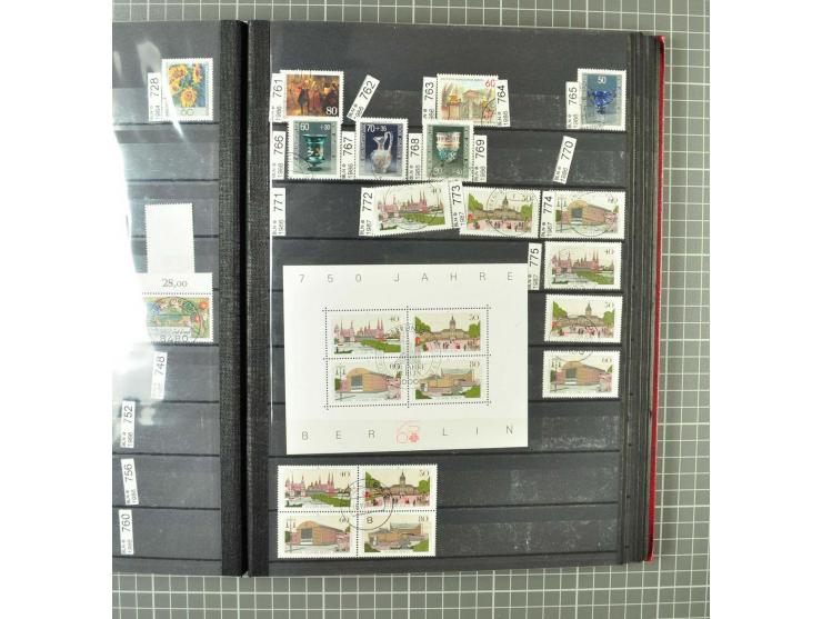 1948/1990 postfrische, ungebrauchte und gestempelte Partie, dabei zwei kpl. postfrische Sammlungen, alles mehrfach mit u.a. M