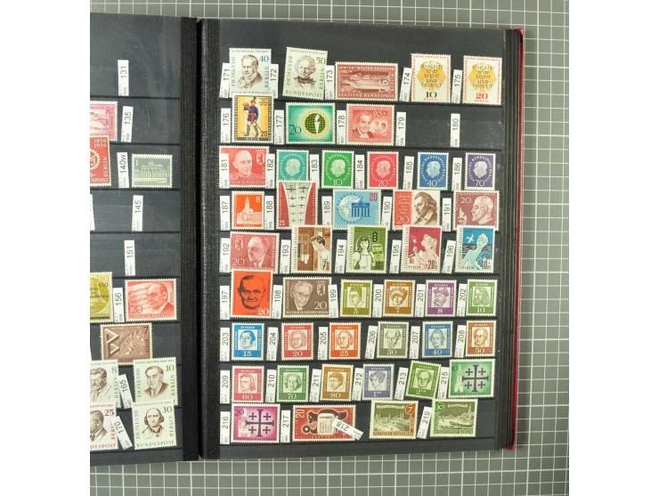 1948/1990 postfrische, ungebrauchte und gestempelte Partie, dabei zwei kpl. postfrische Sammlungen, alles mehrfach mit u.a. M
