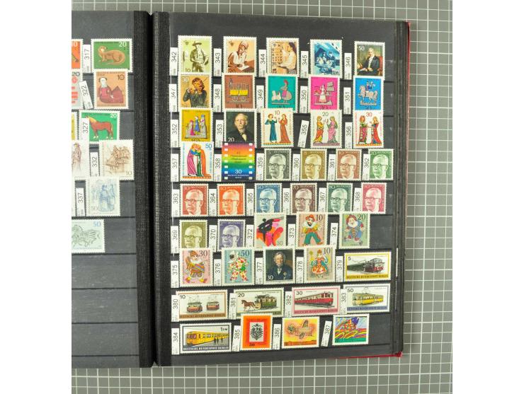 1948/1990 postfrische, ungebrauchte und gestempelte Partie, dabei zwei kpl. postfrische Sammlungen, alles mehrfach mit u.a. M