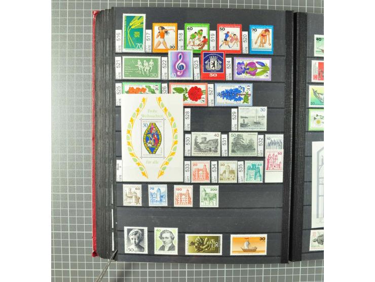 1948/1990 postfrische, ungebrauchte und gestempelte Partie, dabei zwei kpl. postfrische Sammlungen, alles mehrfach mit u.a. M