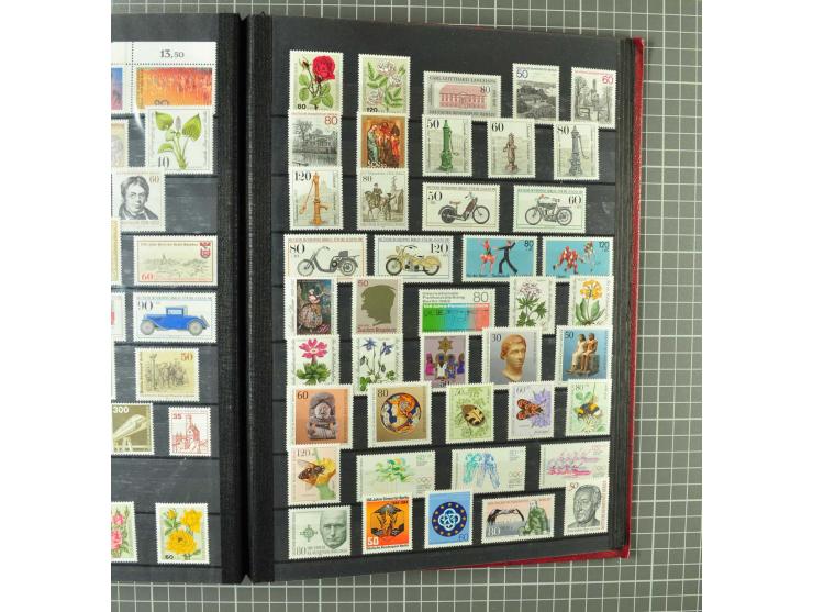 1948/1990 postfrische, ungebrauchte und gestempelte Partie, dabei zwei kpl. postfrische Sammlungen, alles mehrfach mit u.a. M