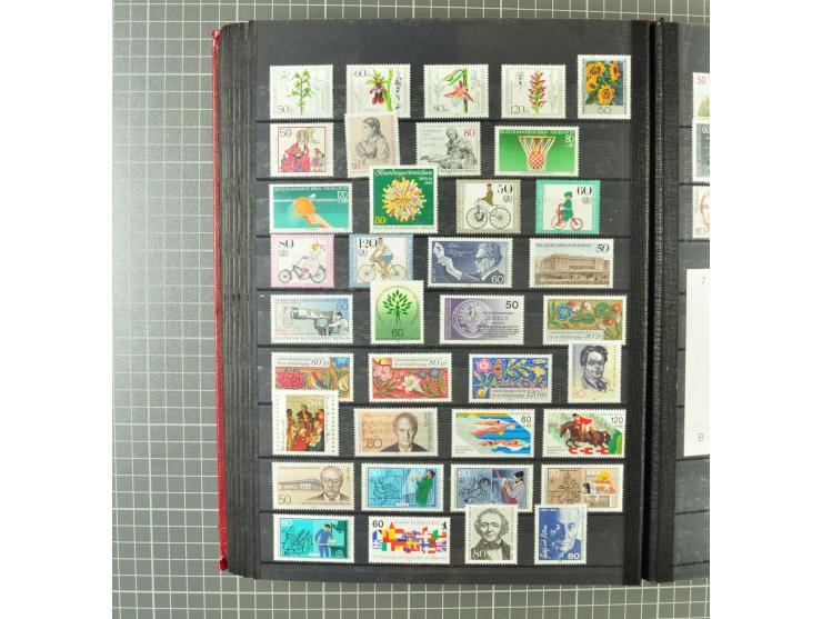 1948/1990 postfrische, ungebrauchte und gestempelte Partie, dabei zwei kpl. postfrische Sammlungen, alles mehrfach mit u.a. M