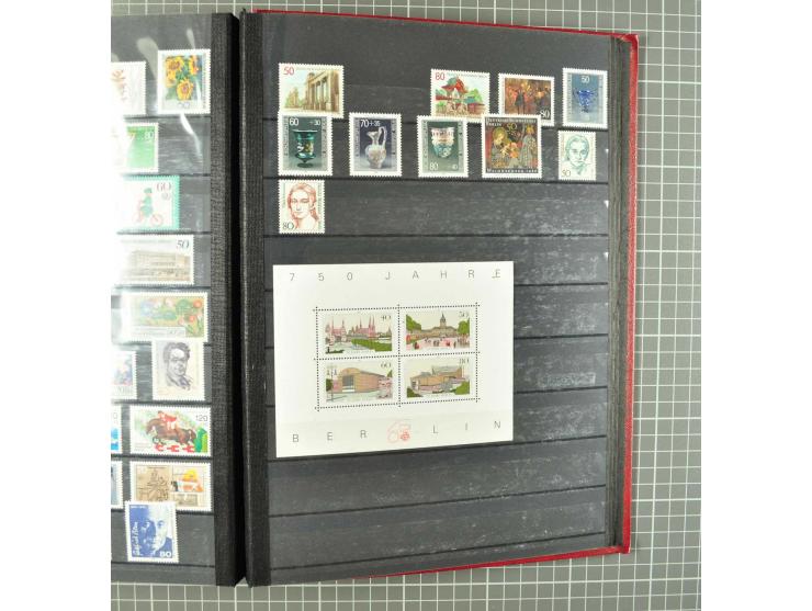 1948/1990 postfrische, ungebrauchte und gestempelte Partie, dabei zwei kpl. postfrische Sammlungen, alles mehrfach mit u.a. M