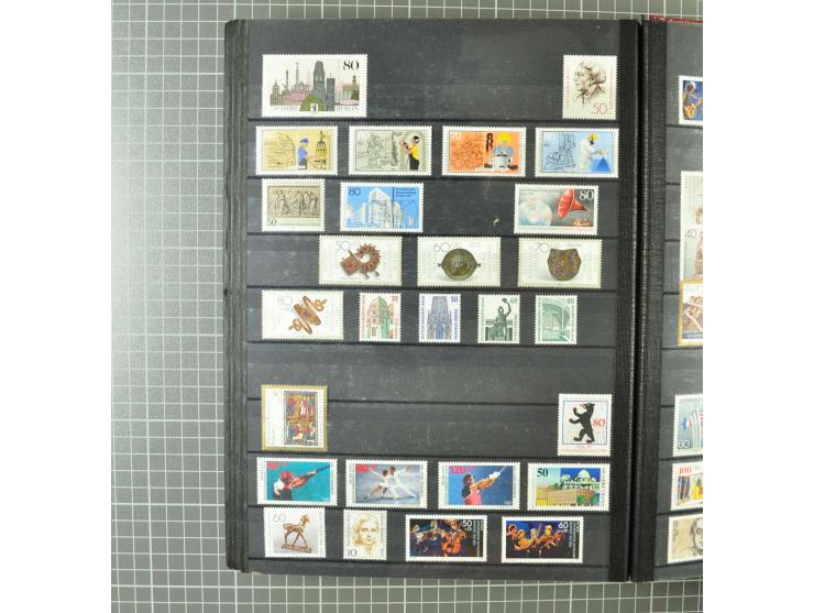 1948/1990 postfrische, ungebrauchte und gestempelte Partie, dabei zwei kpl. postfrische Sammlungen, alles mehrfach mit u.a. M